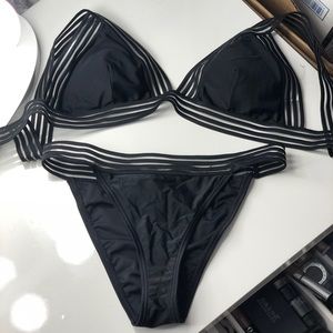 Black bikini w/ mesh trim!